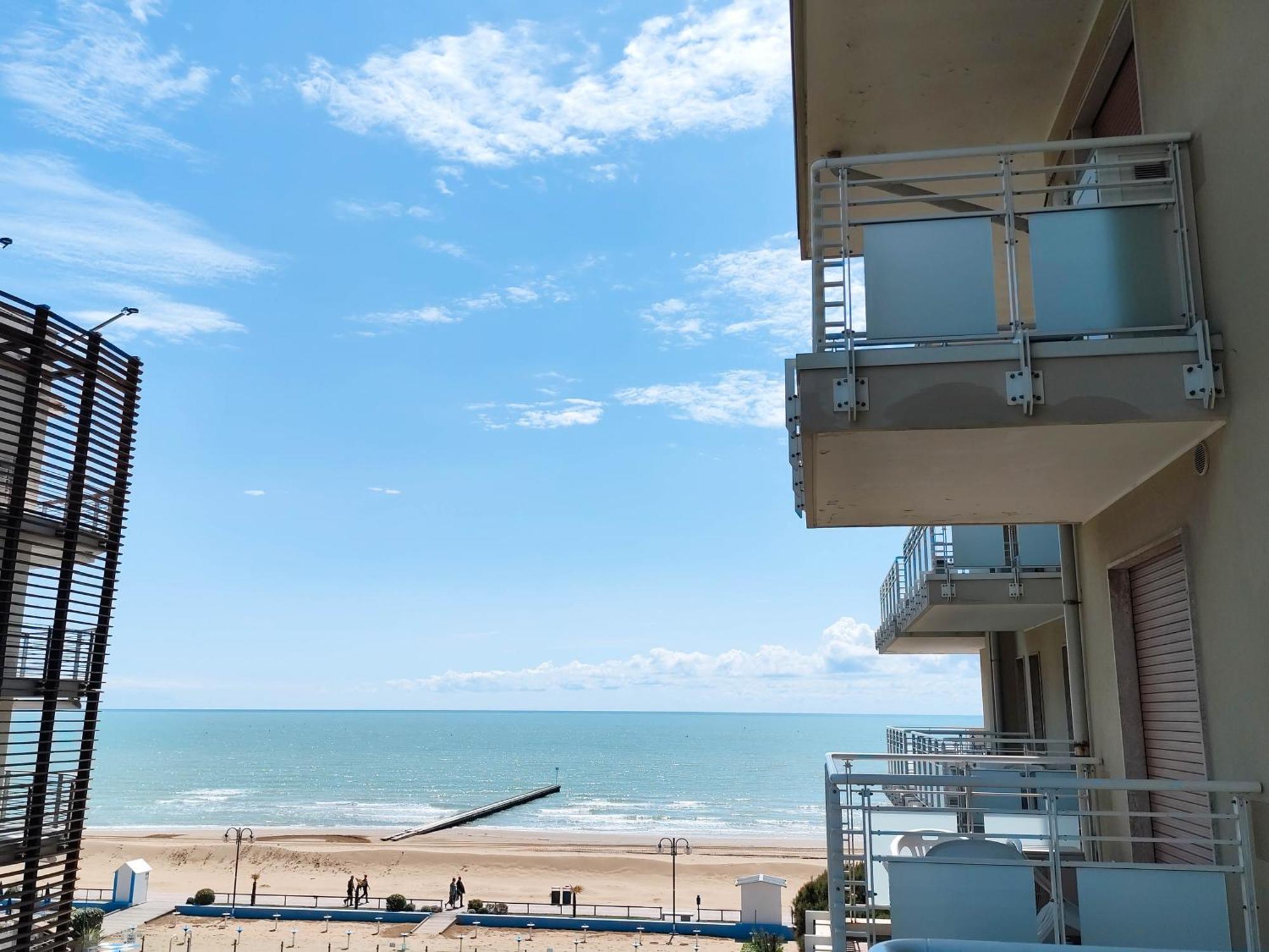 Diplomatic Superior Fronte Mare Apartment Lido di Jesolo